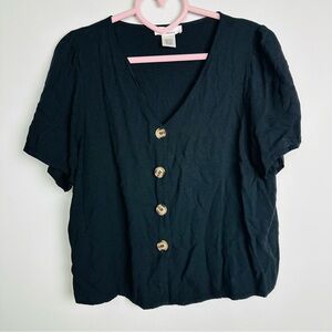 URBAN Romantics Black V-Neck button down Blouse Size Large